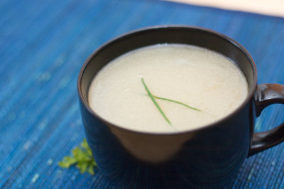 mug of broth with chive400